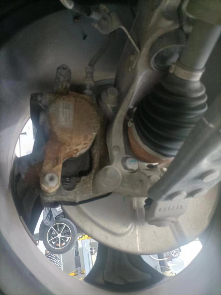 ������Խ�³��������꣬ǰ�ֿ�ǯ���⡢ɲ�������졣